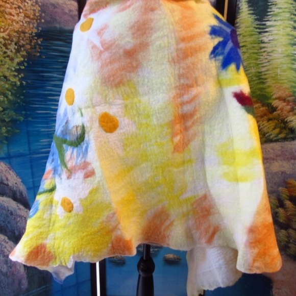 Wool Shawl-Floral Wool Wrap, Handcrafted  wool cape One Of A Kind OOAK - Picture 4 of 13